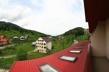 Фото номера Двухместный номер с 1 кроватью и видом на горы Отель Hotel Roman Maramures г. Statjunea Borsa 15